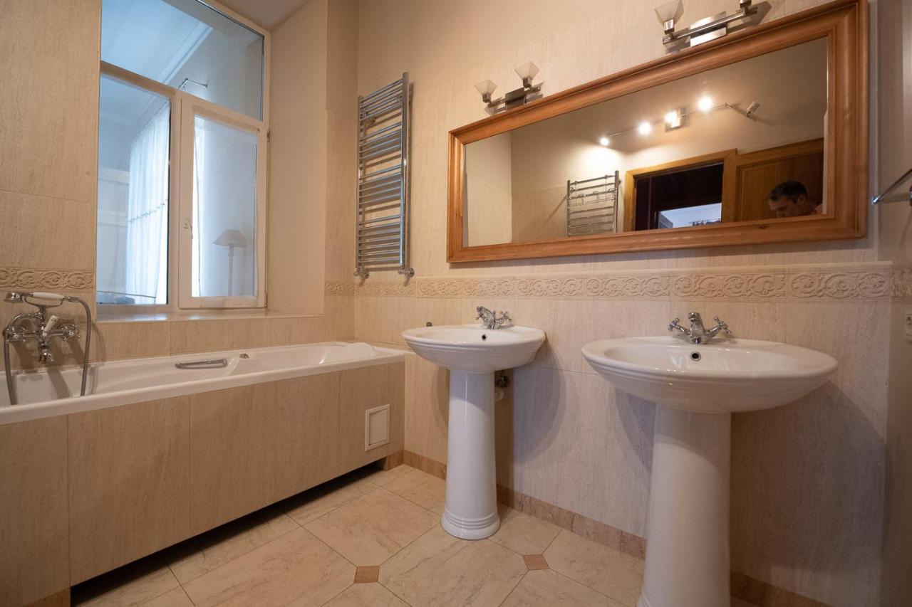 Great 144 Sq.M. Apartment In The Center Of Kiev Buitenkant foto